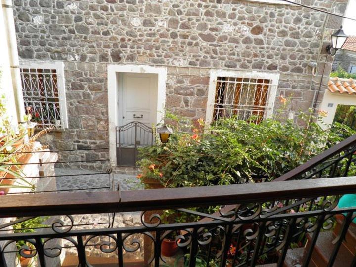 Μαχη Ενοικιαζόμενα Δωμάτια Митимна Экстерьер фото